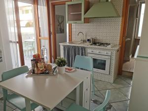 Η κουζίνα ή μικρή κουζίνα στο Beach Apartments in Montesilvano