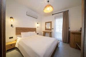 Postel nebo postele na pokoji v ubytování Zümrüt Çıralı Boutique Hotel