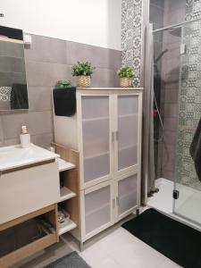 a bathroom with a sink and a shower at Moulin de brezal à 20 minute de la mer in Plounéventer