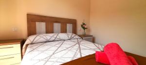 Łóżko lub łóżka w pokoju w obiekcie Apartamento Rural Playa Foz - VISTAS AL MAR