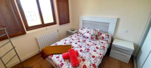 Łóżko lub łóżka w pokoju w obiekcie Apartamento Rural Playa Foz - VISTAS AL MAR