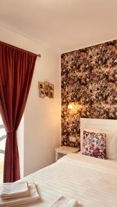 a bedroom with a bed with a painting on the wall at Vila RAIRA 2 in Barcani