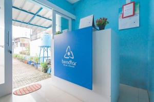Ein Zertifikat, Auszeichnung, Logo oder anderes Dokument, das in der Unterkunft RedDoorz Syariah At Jl Pangeran Hidayatullah Cianjur ausgestellt ist