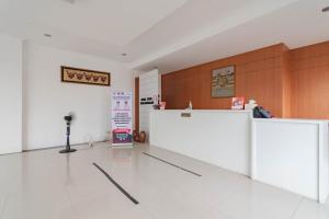 Hall o reception di RedDoorz Plus At Hotel Sofia Pangandaran