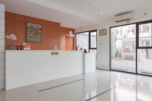 Foto dalla galleria di RedDoorz Plus At Hotel Sofia Pangandaran a Pangandaran