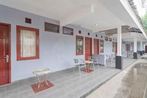 Patio o area all'aperto di RedDoorz Plus At Hotel Sofia Pangandaran