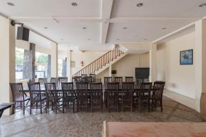 Area soggiorno di RedDoorz Plus At Hotel Sofia Pangandaran