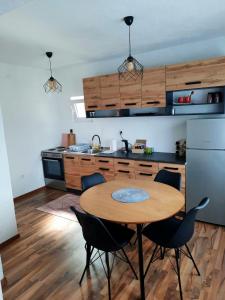 a kitchen with a table and chairs in a room at apartman Magnolia in Sarajevo
