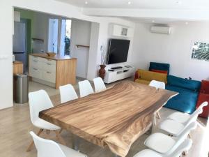 Μια τηλεόραση ή/και κέντρο ψυχαγωγίας στο Superbe Villa 11 places à 400 m de la plage
