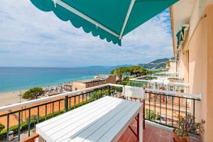 a balcony with a white bench and a view of the beach at Le Casasse "Paradiso" in Varigotti