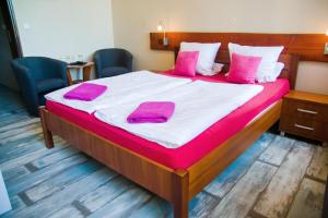 En eller flere senge i et værelse på Grand Hotel Jaroměř