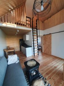 O zonă de relaxare la Domki letniskowe Leśne Spa Borsk nad Jeziorem Wdzydzkim BASEN SAUNA BALIA +29 fotografii