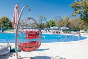 Bazén v ubytování Hotel Apollo nebo v jeho okolí
