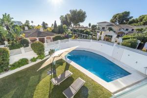 Fotografia z galérie ubytovania Villa encantadora junto a la playa en Los Monteros con seguridad 24 horas v Marbelli