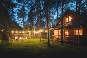 Ogród w obiekcie Jarzębinowa - Dom do wynajęcia na Podlasiu