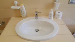 A bathroom at Appartamento Via Bixio