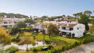 an aerial view of a house at Scarlet's Place - 1 bed Victory Village Quinta Do Lago - beach, nature, lakes in Quinta do Lago