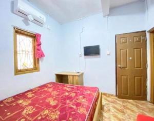 Krevet ili kreveti u jedinici u okviru objekta SPOT ON 91343 Kartika Guest House Syariah
