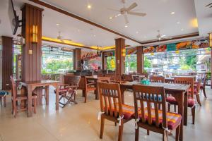 Foto da galeria de Pipikuku Hotel & Restaurant em Praia de Patong