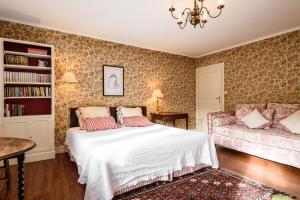 Łóżko lub łóżka w pokoju w obiekcie Maison Dominxenea