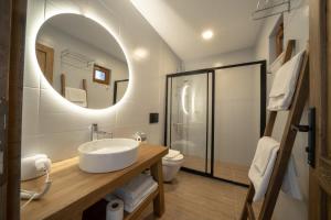 Koupelna v ubytování Zümrüt Çıralı Boutique Hotel