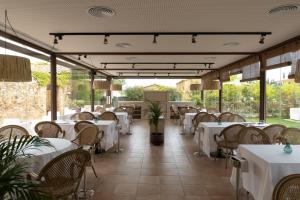 A restaurant or other place to eat at Es Portal Restaurant i Hotel Boutique - Adults only