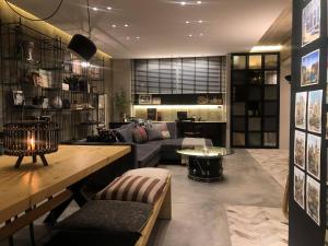 Lounge nebo bar v ubytování Amazing Semi-Basement Art Apartment easy walk to Nafplio centre
