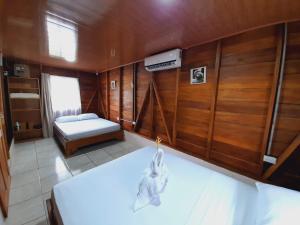 a small room with two beds in a boat at Cabaña Rural el Mirador in Fortuna +10 photos