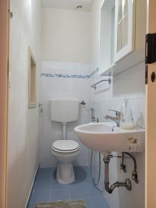 Koupelna v ubytování Casa Helenia Bruca + 35 fotografií