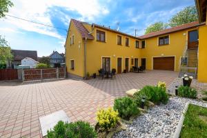 Budova, v ktorej sa apartmán nachádza
