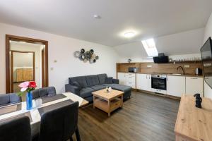 Kuchyňa alebo kuchynka v ubytovaní Apartmány Závětří