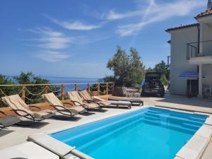 Bazén v ubytování Ferienwohnung mit Pool Kroatien mit Meerblick und Pool nebo v jeho okolí