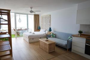 Posteľ alebo postele v izbe v ubytovaní Cosy Sea View Studio FREE WIFI + 29 fotografií