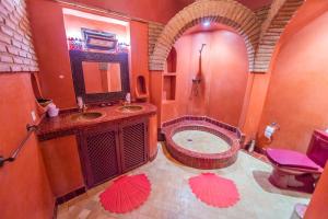 Koupelna v ubytování Riad Khabia & Spa
