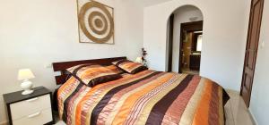 Postel nebo postele na pokoji v ubytování Cozy 2 Bedroom Apartment in Costa Adeje