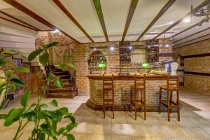 a bar in a room with a brick wall at Papazlıkhan Hotel in Altınoluk