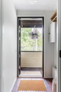 Photo de la galerie de l'établissement Upea remontoitu huoneisto Naantalin sydämessä, à Naantali