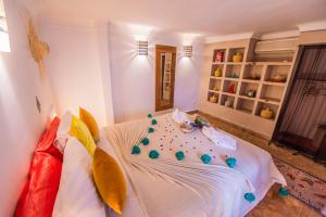 Postel nebo postele na pokoji v ubytování Riad Khabia & Spa
