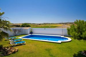 The swimming pool at or close to espectacular villa con piscina en Conil CL-5C