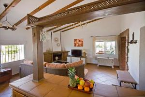 A television and/or entertainment centre at espectacular villa con piscina en Conil CL-5C