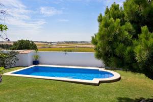 The swimming pool at or close to espectacular villa con piscina en Conil CL-5C