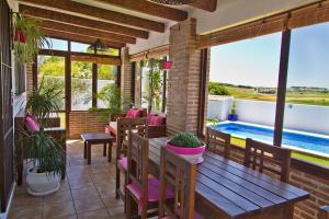 The swimming pool at or close to espectacular villa con piscina en Conil CL-5C