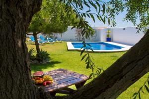 The swimming pool at or close to espectacular villa con piscina en Conil CL-5C
