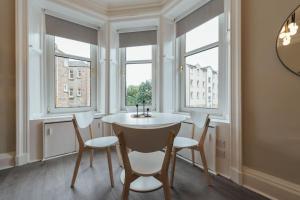 Gallery image of Stylish Stirling Apartment - free parking in Stirling