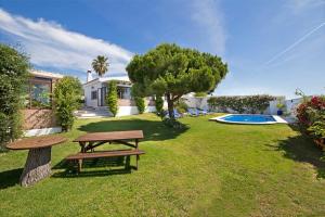 The swimming pool at or close to espectacular villa con piscina en Conil CL-5C