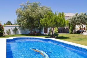 The swimming pool at or close to espectacular villa con piscina en Conil CL-5C