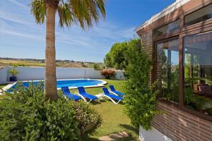 The swimming pool at or close to espectacular villa con piscina en Conil CL-5C