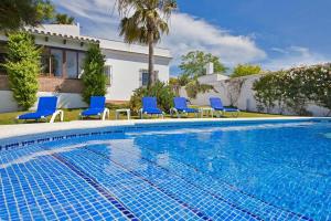 The swimming pool at or close to espectacular villa con piscina en Conil CL-5C
