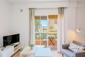 TV a/nebo společenská místnost v ubytování Andaluz Apartments - Azahara