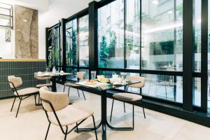 A seating area at Athinais Hotel